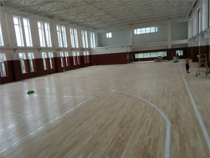 關愛老年人，為他們建造更多專業的體育場館