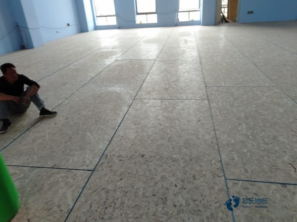 質(zhì)量好運(yùn)動體育木地板施工團(tuán)隊2